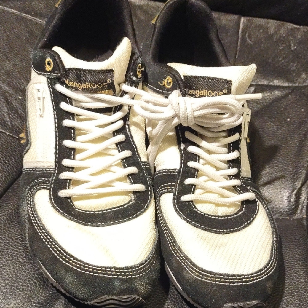 kangaROOS Me's Black and Cream Sneakers